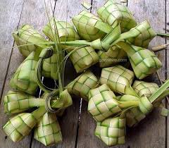Apakah wajib makan ketupat